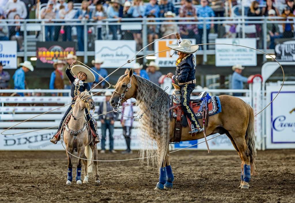 roping show at sisters rodeo